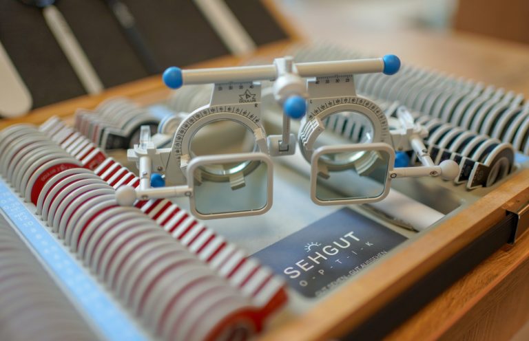MKH Binokularsehtest Winkelfehlsichtigkeit LRS ADHS Kirchzarten Optiker
